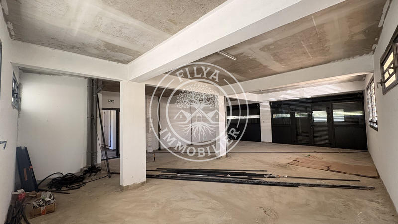 Local commercial - 77 m² - 1 pièce