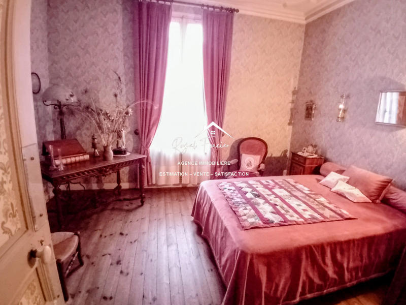 Maison ancienne - 215 m² - 8 pièces