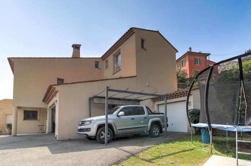 Propriété - 317 m² - 9 pièces