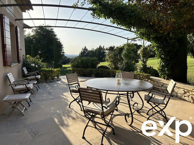 Maison - 218 m² - 6 pièces