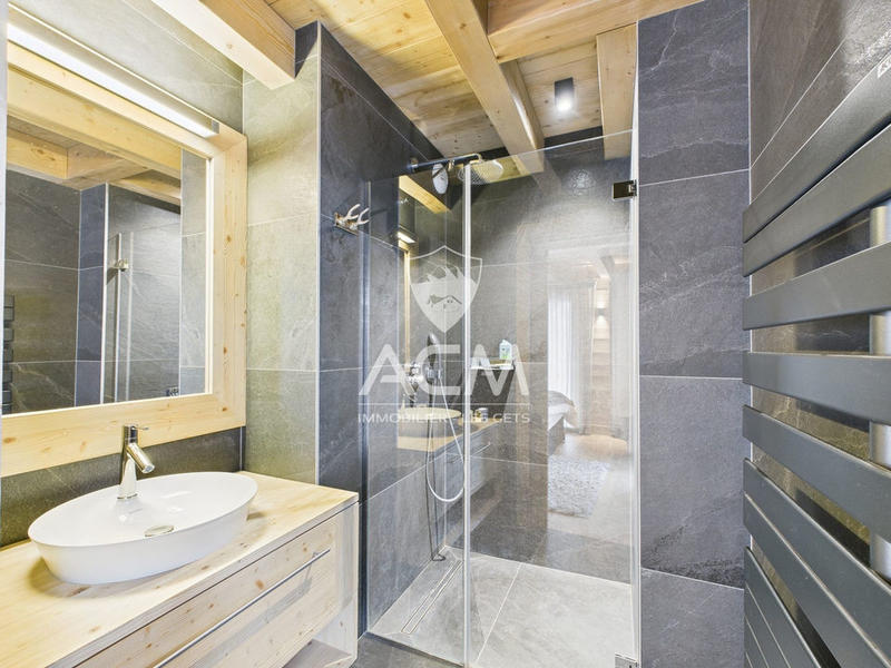 Châlet - 221 m² - 8 pièces