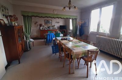 Maison - 167 m² - 8 pièces