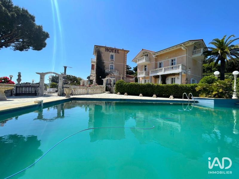 Local commercial - 900 m² - 60 pièces