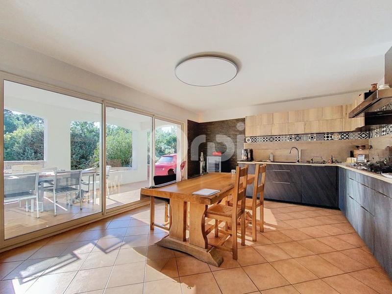 Maison - 265 m² - 8 pièces