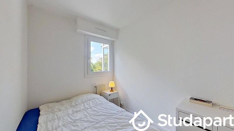 Chambre - 90 m² - 1 pièce