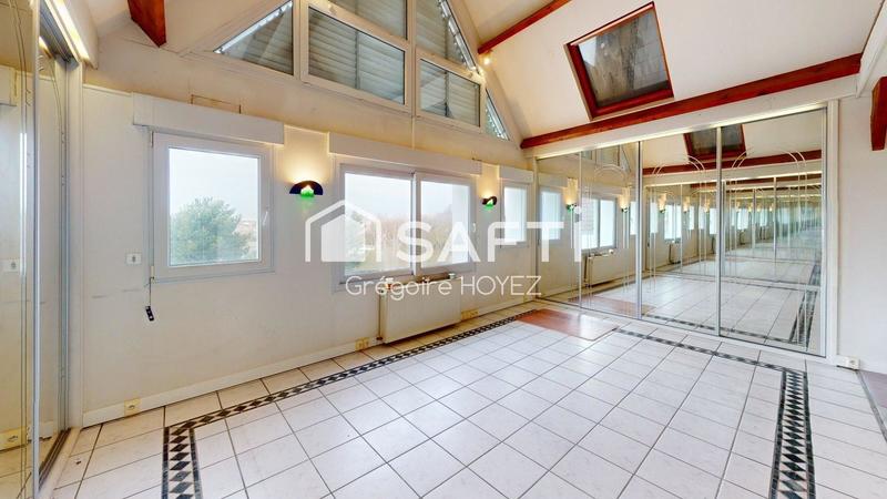 Maison - 236 m² - 9 pièces