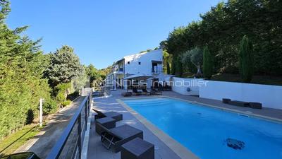 Villa - 353 m² - 6 pièces