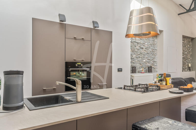 Loft - 85 m² - 4 pièces