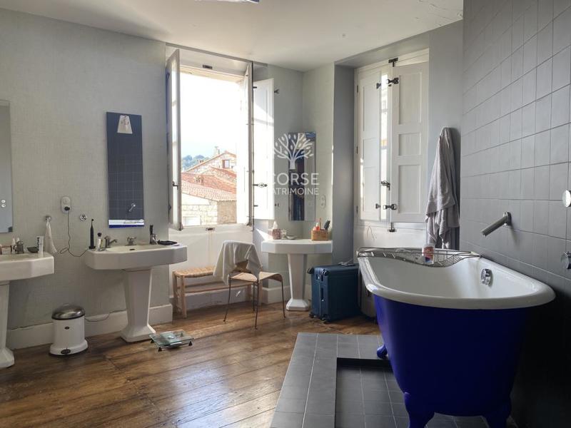 Maison de village - 314 m² - 6 pièces