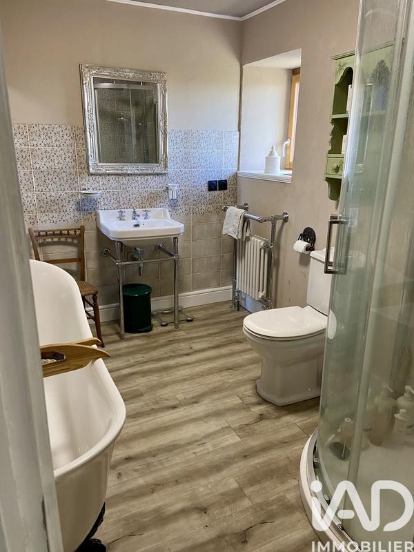 Maison - 230 m² - 6 pièces