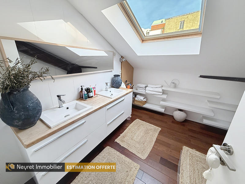 Maison - 270 m² - 8 pièces