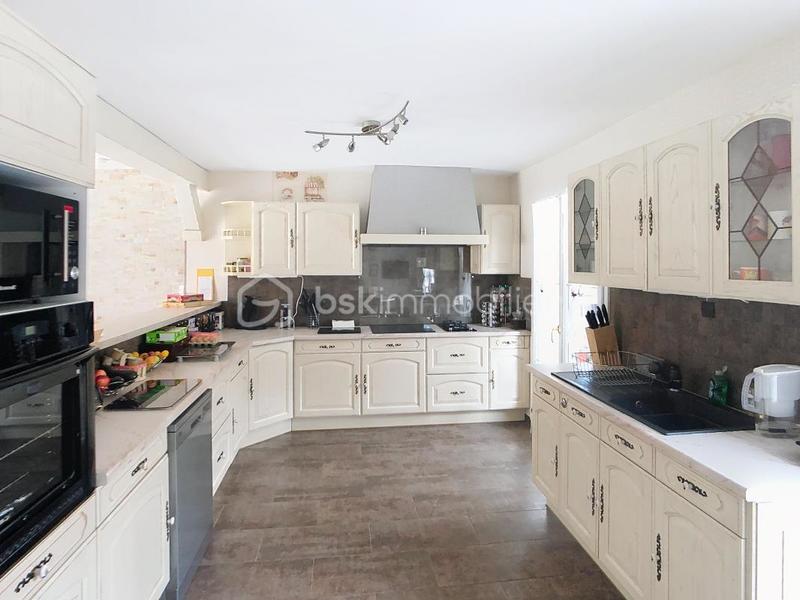 Maison traditionnelle - 197 m² - 8 pièces