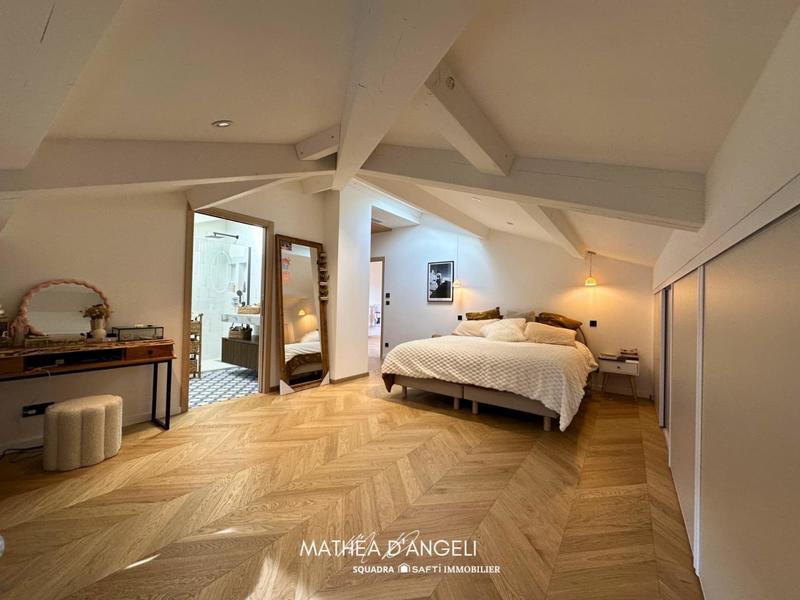 Appartement - 155 m² - 4 pièces