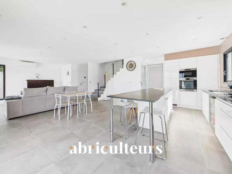 Maison - 131 m² - 5 pièces