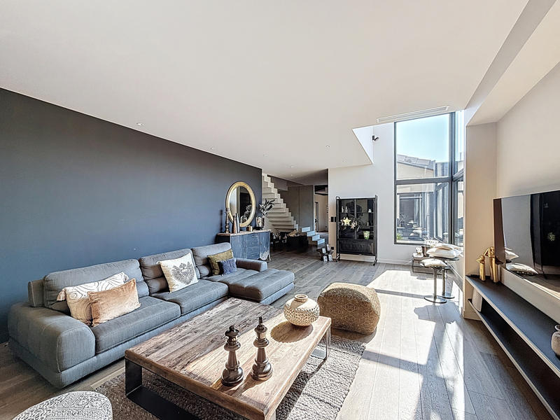 Maison - 243 m² - 8 pièces