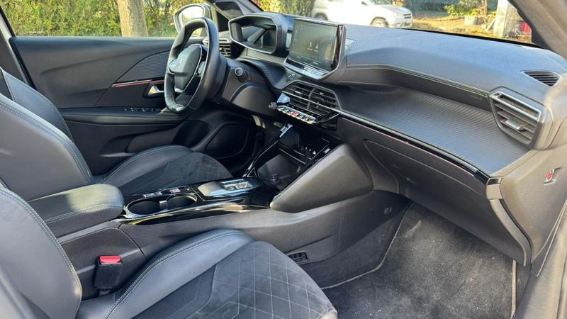 Peugeot E-208 136 50 kWh Gt Pack - Entretien constructeur