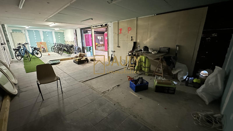 Local commercial - 679 m²