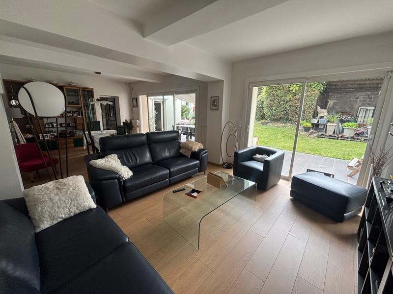 Maison - 219 m² - 9 pièces