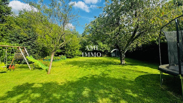 Propriété - 247 m² - 9 pièces