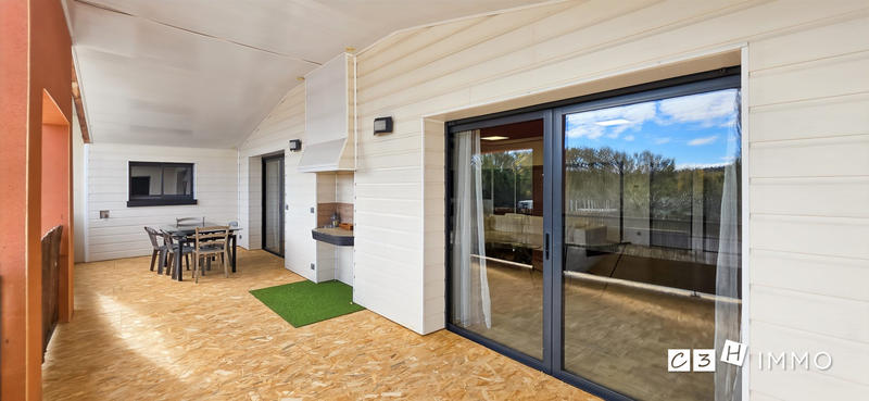 Maison - 233 m² - 6 pièces