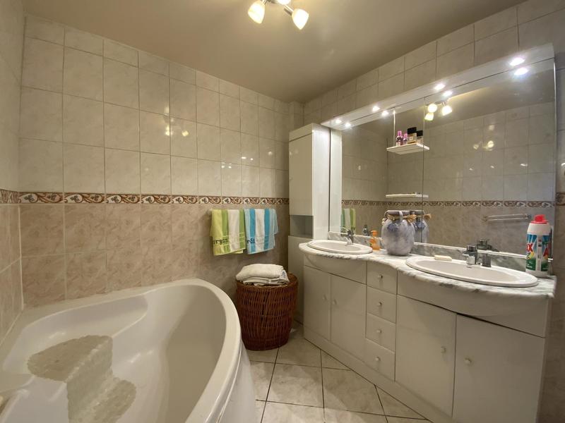 Maison jumelée - 106 m² - 5 pièces