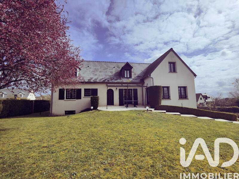 Maison - 212 m² - 12 pièces