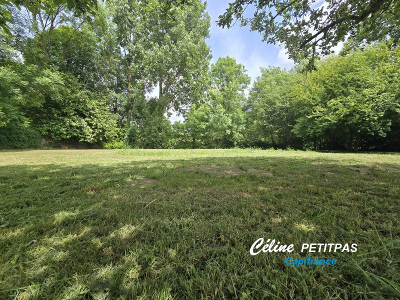 Terrain constructible - 1 230 m²