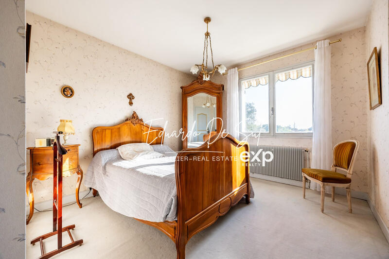 Maison traditionnelle - 226 m² - 8 pièces