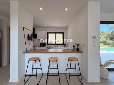 Villa - 243 m² - 7 pièces