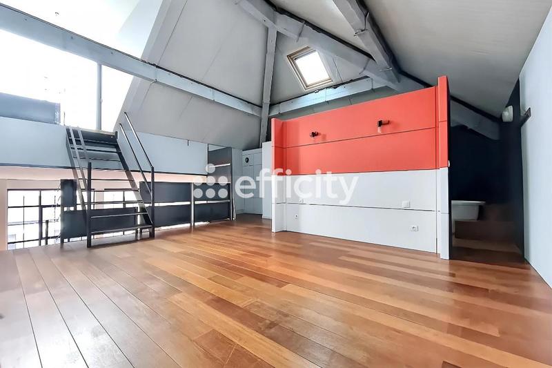 Loft - 138 m² - 3 pièces