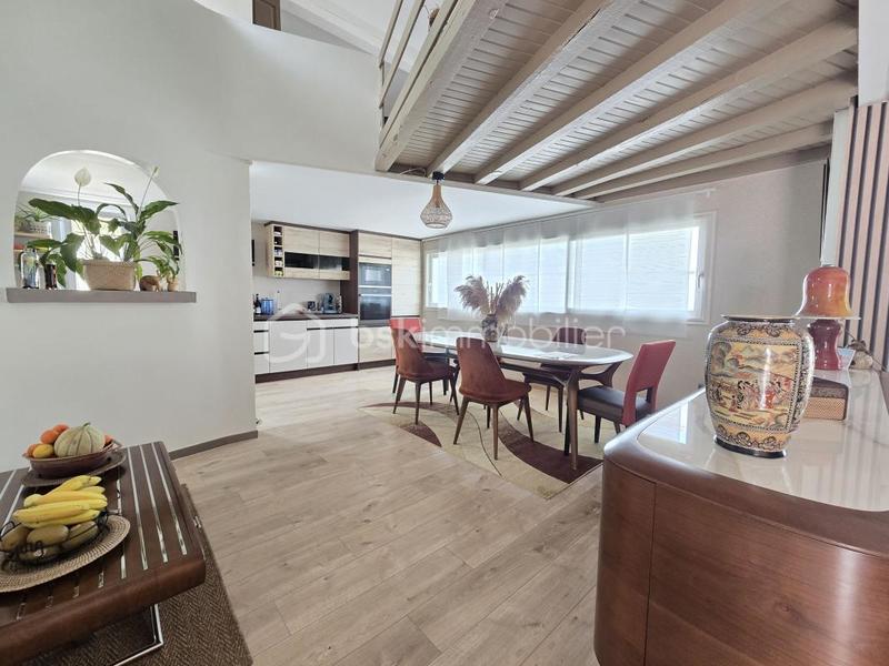 Maison - 200 m² - 6 pièces