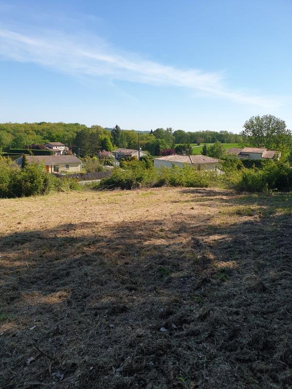 Terrain constructible - 1 860 m²