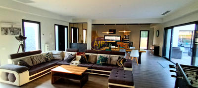 Villa - 200 m² - 6 pièces