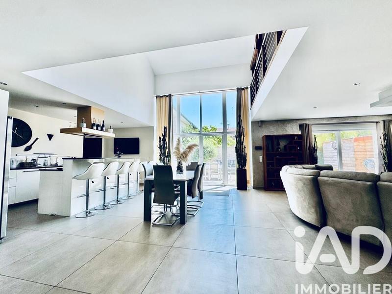 Maison de village - 242 m² - 7 pièces