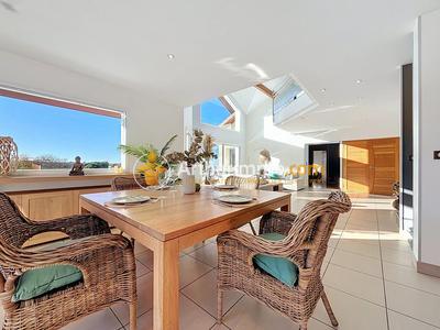 Maison - 278 m² - 8 pièces