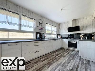 Maison - 218 m² - 6 pièces