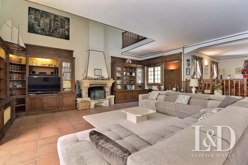 Maison - 425 m² - 14 pièces