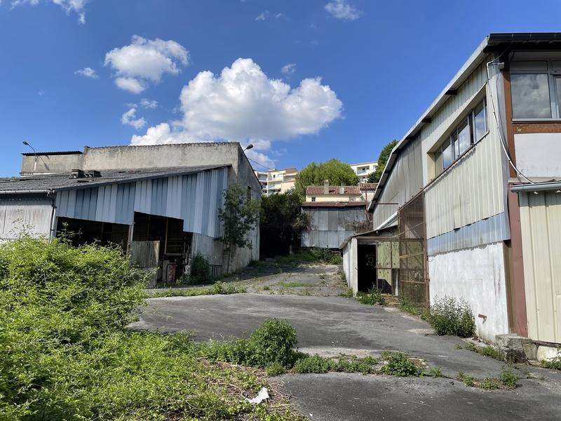 Maison - 1 500 m² - 7 pièces