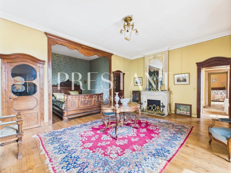 Maison - 400 m² - 10 pièces