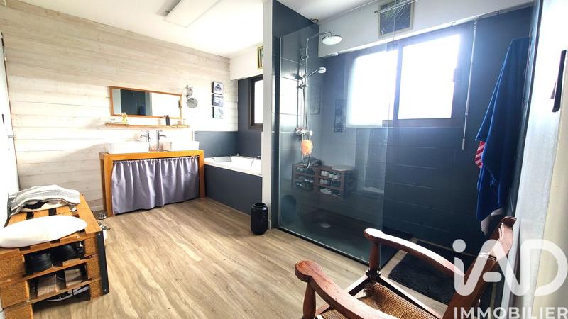 Maison - 183 m² - 8 pièces