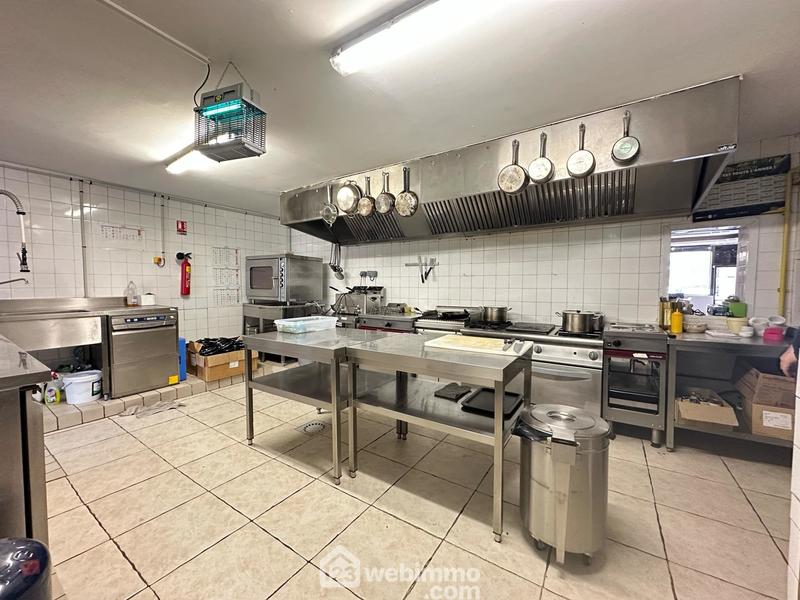 Local commercial - 372 m² - 8 pièces