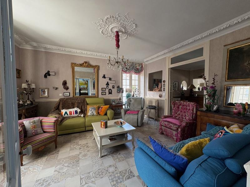 Maison - 263 m² - 10 pièces