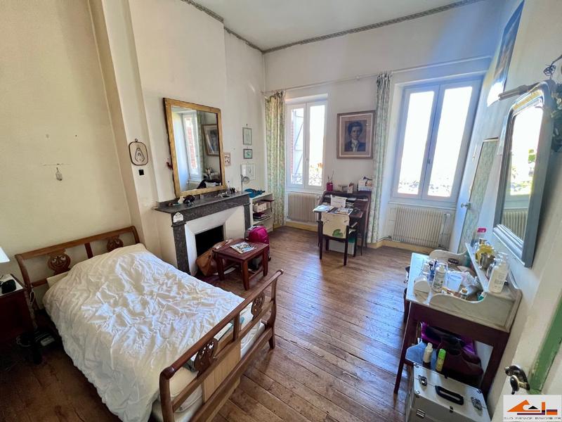 Maison - 380 m² - 8 pièces