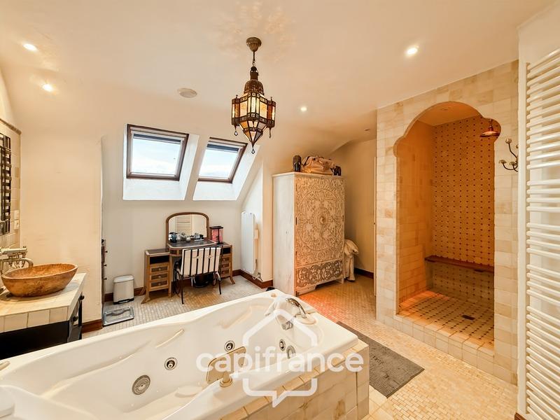 Maison - 284 m² - 10 pièces