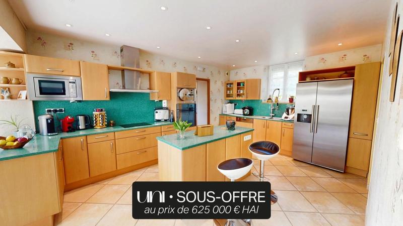 Maison - 400 m² - 7 pièces