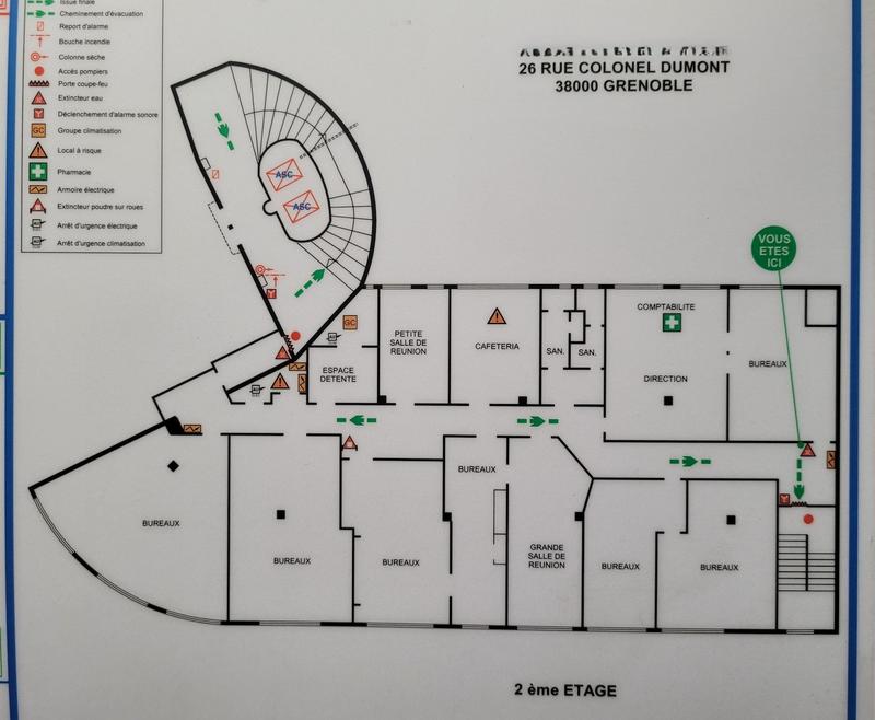 Local d'activités - 390 m² - 12 pièces