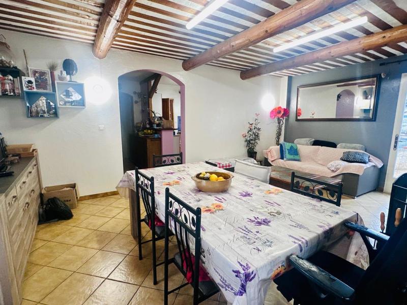 Propriété - 136 m² - 6 pièces