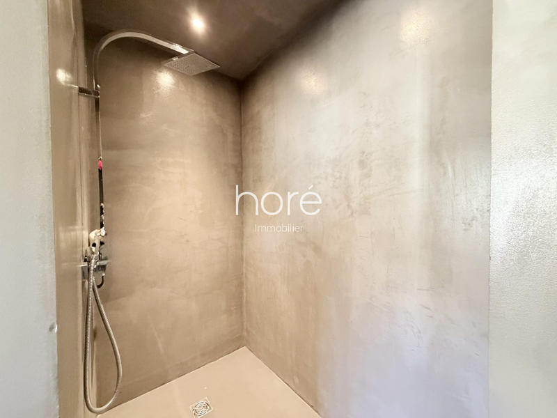 Maison - 290 m² - 9 pièces