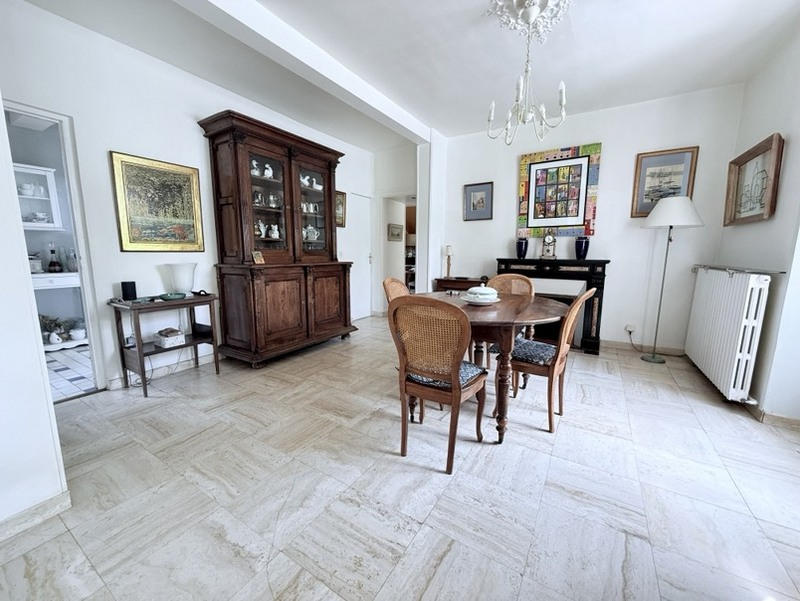 Maison - 276 m² - 9 pièces