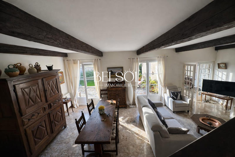 Maison - 205 m² - 6 pièces